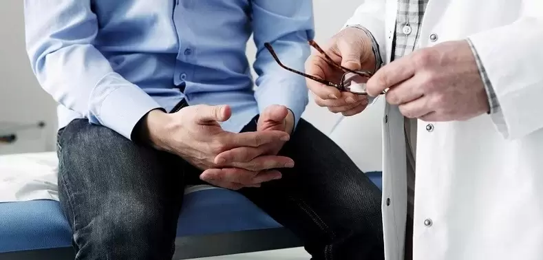 Ante os primeiros signos de prostatite, debes consultar a un urólogo para confirmar o diagnóstico. 